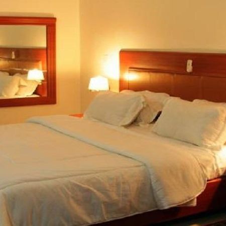 Golden Tulip Warri Airport Hotel Effurun Buitenkant foto